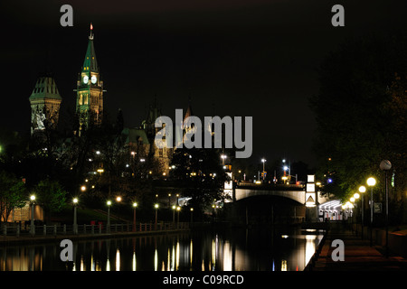 Il Rideau Canal, nel retro la Casa del Governo, Ottawa, Ontario, Canada Foto Stock