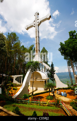 Crocifisso, Dr. Ludwig Ingwer Nommensen Memorial, stile indù, sul Salib Kasih montagna, Tarutung, Batak regione di Sumatra Foto Stock