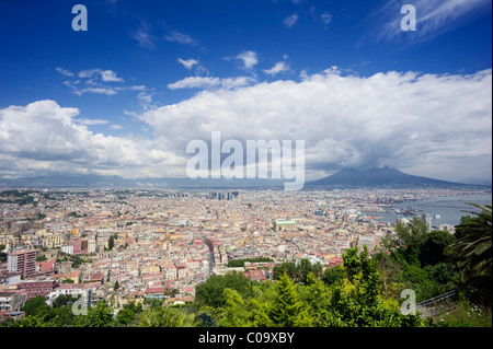 Il Vesuvio e Napoli, visto dal vomero, campania, Italia, Europa Foto Stock