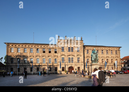 Il castello e il memoriale di margravio, Schlossplatz Square, Erlangen, Media Franconia, Franconia, Baviera, Germania, Europa Foto Stock