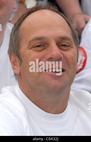 Sir Steve Redgrave oltre 50 parlamentari e membri della Camera dei Lords prendere parte al Westminster Sport Relief Mile Londra, Foto Stock