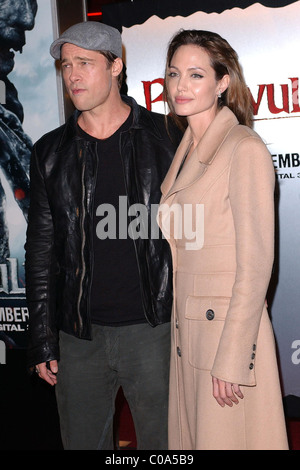 Brad Pitt e Angelina Jolie Premiere di 'Beowulf' al Mann Village Theatre - Gli arrivi di Los Angeles, California - 05.11.07 Foto Stock