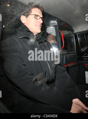 England football manager Fabio Capello lasciando Nobu Berkeley ristorante a 11pm. Londra, Inghilterra - 13.03.08 sarà Alexander/ Foto Stock