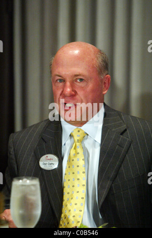 Chick-fil-Un Presidente e CEO Dan Cathy a capitale privato, ristorante della catena-Pulcino-fil-Un Inc. indirizzo un National Press Club altoparlanti Foto Stock