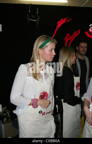 Denise van Outen davvero grande garage Vendita di beneficenza svoltasi a Selfridges car park Londra Inghilterra - 15.11.09 Credito : Foto Stock