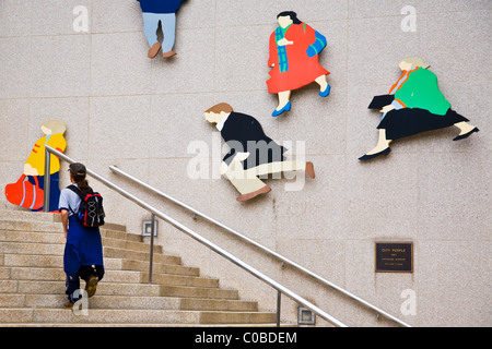 Arte di strada all'entrata scalinata verso un centro di edificio per uffici di Toronto, Ontario, Canada Foto Stock