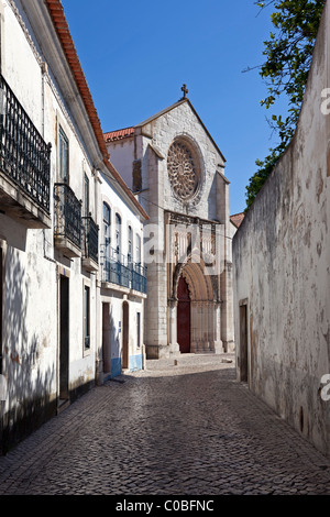 Santo Agostinho da Graça chiesa e "Casa do Brasil", città di Santarém, Portogallo. Mendicante/gotico fiammeggiante architettura. Foto Stock