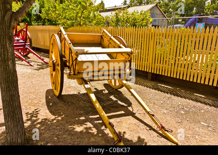 In legno antico carrelli di registro nel porto di Echuca Foto Stock