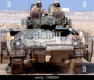 Il Welsh guards battel gruppo su vi tour of duty in Iraq 2004. esse sono state pubblicate appena fuori al lato Arhmar in Iraq meridionale. e Foto Stock