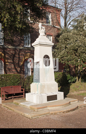 Monumento al generale di brigata Frederick William Lumsden VC, CB, DSO & tre barre Royal Marine artiglieria caserma Eastney Foto Stock