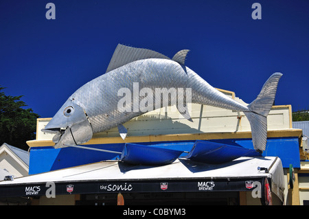 Segno di pesce spada sul Pacifico Sonic Seafood Restaurant & Bar, West End, Kaikoura, Canterbury, Isola del Sud, Nuova Zelanda Foto Stock