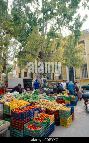 Samos Grecia VATHI Mercato di frutta e verdura in stallo Foto Stock