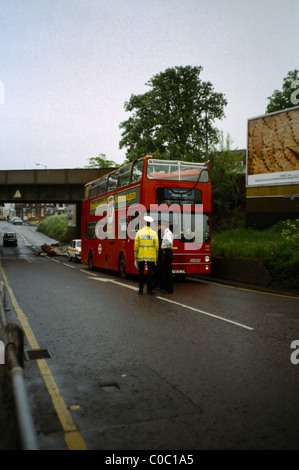 Double Decker Bus si è schiantato in un ponte basso Inghilterra Foto Stock