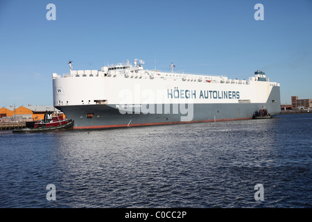 Hoegh Autoliners Auto vettore nave partenza dal Porto di Newark, New Jersey Foto Stock