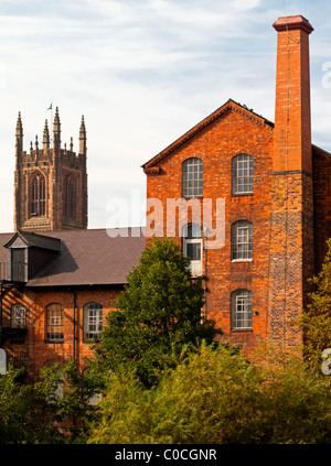 Derby mulino di seta ora un museo industriale sul fiume Derwent nel Derbyshire costruito per i fratelli Lombe tra 1717 e 1721 Foto Stock