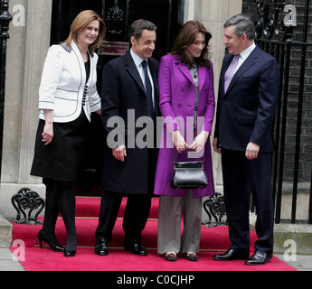 Sarah Brown, Nicholas Sarkozy, Carla Bruni Sarkozy e Gordon Brown al n. 10 di Downing Street a Londra, Inghilterra - 27.03.08 Foto Stock