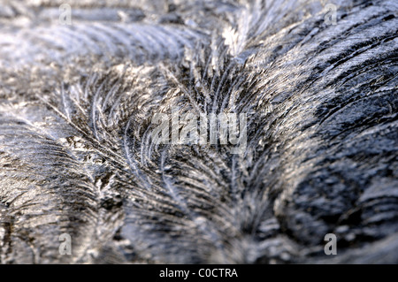 Modelli di brina sul vetro Foto Stock