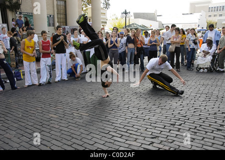 Dimostrazione di Capoeira brasiliana di arti marziali forma di danza al festival delle arti Gainesville Florida Foto Stock