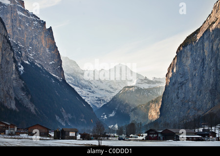 Valle di Lauterbrunnen nelle Alpi Svizzere Foto Stock