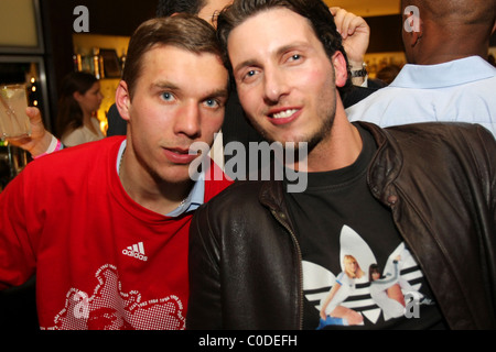 Lukas Podolski, guest FC Bayern Muenchen celebra la DFB Pokal Cup vittoria a Felix club ristorante Berlino, Germania - 19.04.08, Foto Stock