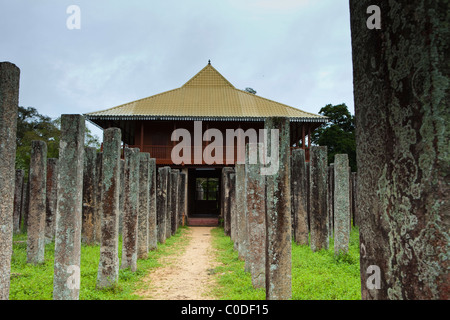 Una vista di il Brazen Palace nell'antica città di Anuradhapura in Sri Lanka Foto Stock