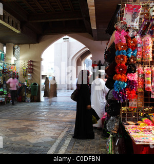 La vita quotidiana nel souk Muttrah in Muscat Oman. Foto Stock