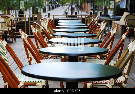 Il marciapiede ristorante al mattino presto Foto Stock