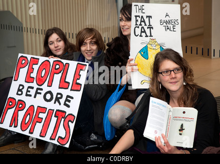 Regno Unito intonso protesta contro la Barclays Bank profitti, l'evasione fiscale e bonus, Londra Foto Stock