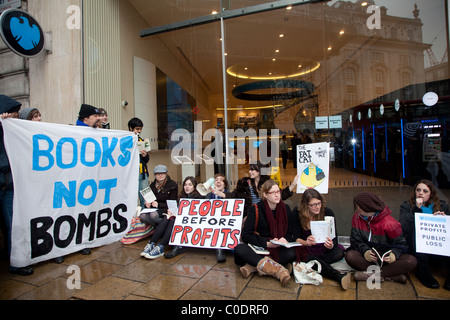 Regno Unito intonso protesta contro la Barclays Bank profitti, l'evasione fiscale e bonus, Londra Foto Stock