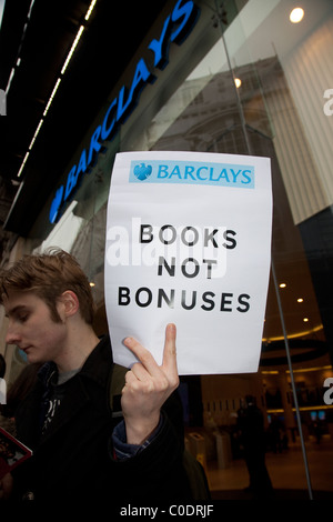 Regno Unito intonso protesta contro la Barclays Bank profitti, l'evasione fiscale e bonus, Londra Foto Stock