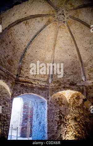 Plafoniera / tetto a cupola all'interno di / interni / soffitto interno entro il castello moresco 'Torre di omaggio' sulla Rocca di Gibilterra. Foto Stock