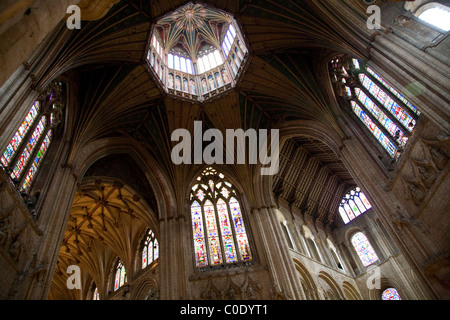 Interno della Cattedrale di Ely - 'Torre Lanterna' nel soffitto Foto Stock