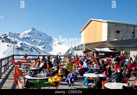 Persone su Mt Birg Alpi Bernesi, Svizzera Foto Stock