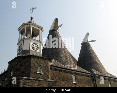 UK- tradizionale oasthouses convertito a tre mulini Film Studio in prua, Londra Foto Stock