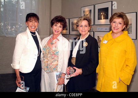 Bella Goldstein, Betty Madigan Brandt, Nancy Wilson e Julieta Vall una memoria dell'umanità: Da Solferino a Guantanamo - Foto Stock