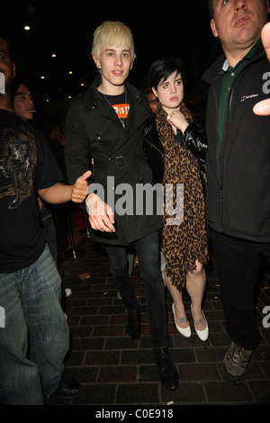 Kelly Osbourne lasciando la Revue bar con il suo nuovo fidanzato Luke Worrall Londra Inghilterra - 16.05.08 Foto Stock