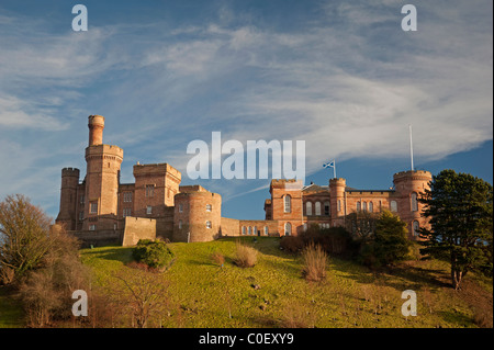 Inverness Castle si trova in una posizione alta e si affaccia sul Fiume Ness nel capitale delle Highland. SCO 7104 Foto Stock