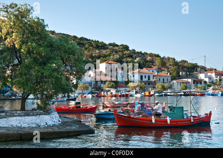 Vista sul porto di Agia Kiriaki sulla penisola di Pelion, Grecia Foto Stock