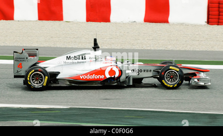 Britissh pilota di Formula Uno Jenson Button in McLaren MP4-26 race car nel febbraio 2011 Foto Stock