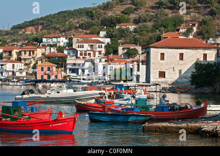 Vista sul porto di Agia Kiriaki sulla penisola di Pelion, Grecia Foto Stock