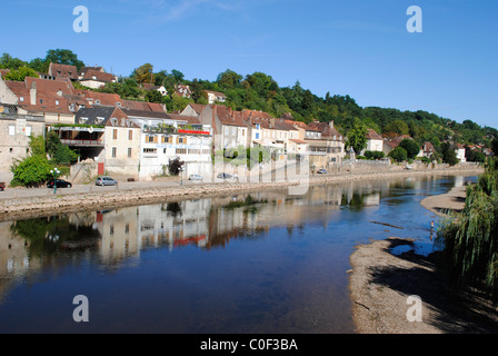 Fiume Vezere nella città mercato di Le Bugue, Francia Foto Stock