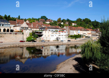 Fiume Vezere nella città mercato di Le Bugue, Francia Foto Stock