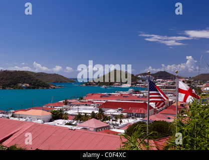 Charlotte Amalie città e sul porto di San Tommaso isola in in estate, nelle belle Isole Vergini Americane Foto Stock