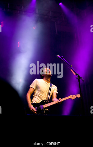 Gary Corpo di Luce avesse di Snow Patrol di scena a sessioni di Eden Foto Stock