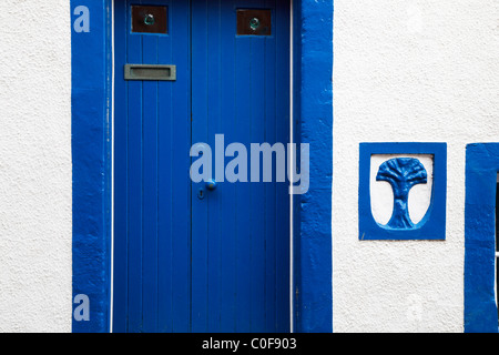 Blu e bianco Casa Anstruther Fife Scozia Scotland Foto Stock