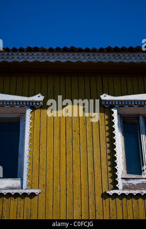 Dettaglio delle case a Barentsburg, un russo del carbone città mineraria nell'arcipelago norvegese delle Svalbard. Foto Stock