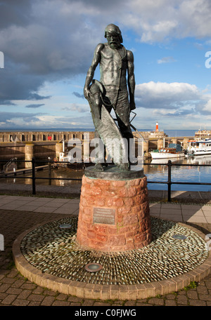 "L'Antica Mariner' statua/scultura sulla banchina a Watchet Harbour Somerset.Inghilterra Foto Stock