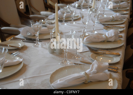 Un elegante sala da pranzo Foto Stock