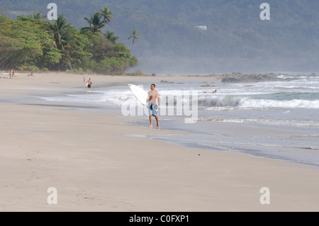 Meravigliose spiagge per il bagno e il surf in Santa Teresa, Costa Rica Foto Stock