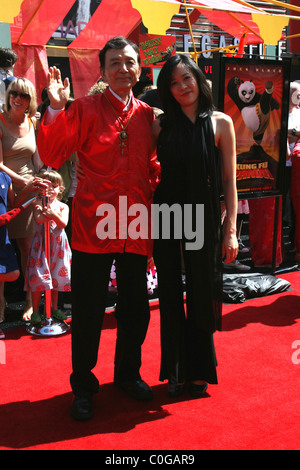 James Hong e figlia aprile Hong Kung Fu Panda la Premiere Grauman's Chinese Theatre di Los Angeles, CA - 01.06.08 Foto Stock